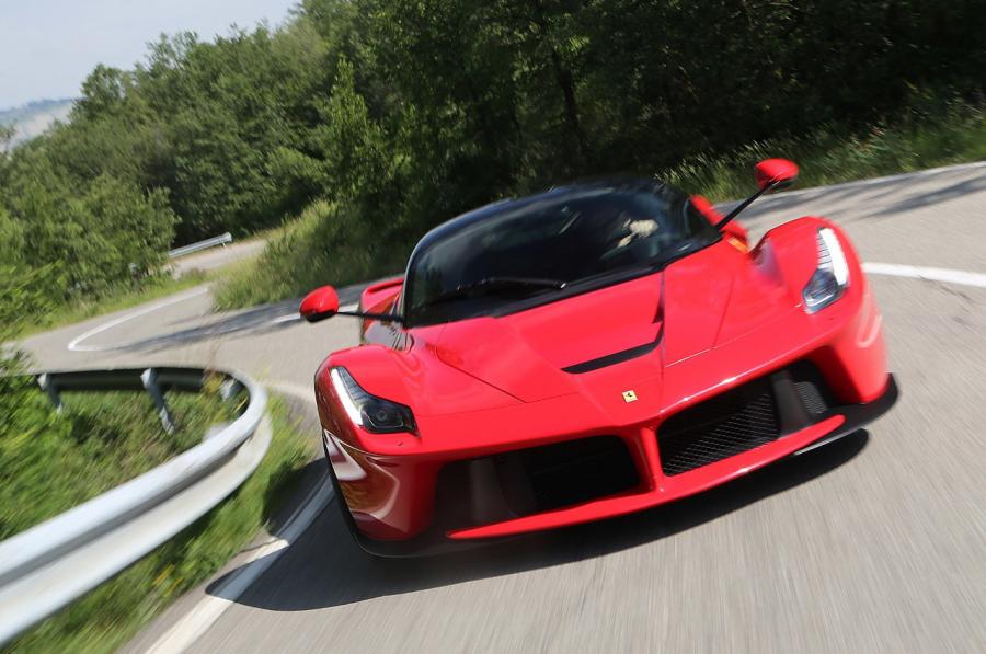  Ferrari LaFerrari 2015 года  (фото 8 из 56)